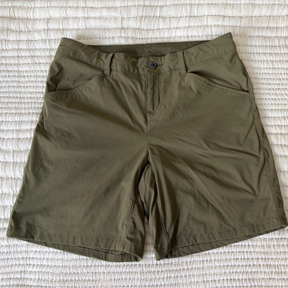Patagonia Quandary 7” Hiking Shorts in Tent Green Size 4 - Picture 3 of 5